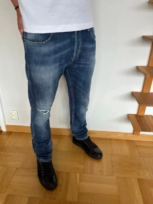 Dondup George jeans  - Dondup George jeans herr| storlek:35| pris:699kr| skick:9,8/10| hör av dig vid minsta lilla fundering eller fråga| 