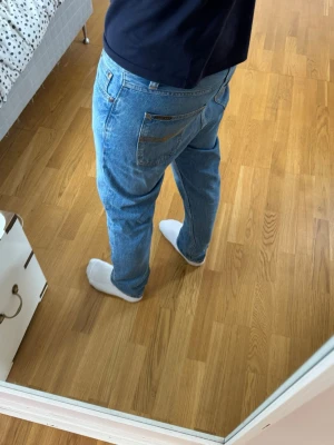 Nudie jeans  - Nudie Jeans Steady Eddie || | skick 9/10 | Storlek 29/30 | Pris - 549kr | Modellen är ca 179cm lång | Hör av dig vid minsta fråga eller fundering!!