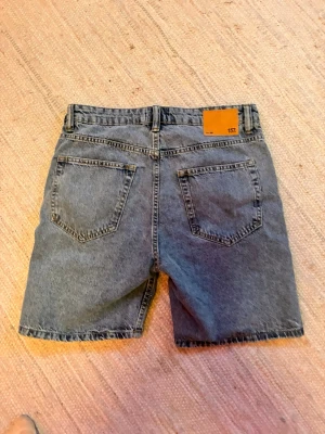 lager 157 shorts - Klassiska lager 157 shorts som aldrig är använda. Köpte dem och tyckte dem var lite för små därför säljer jag dem. Helt perfekta under sommaren.