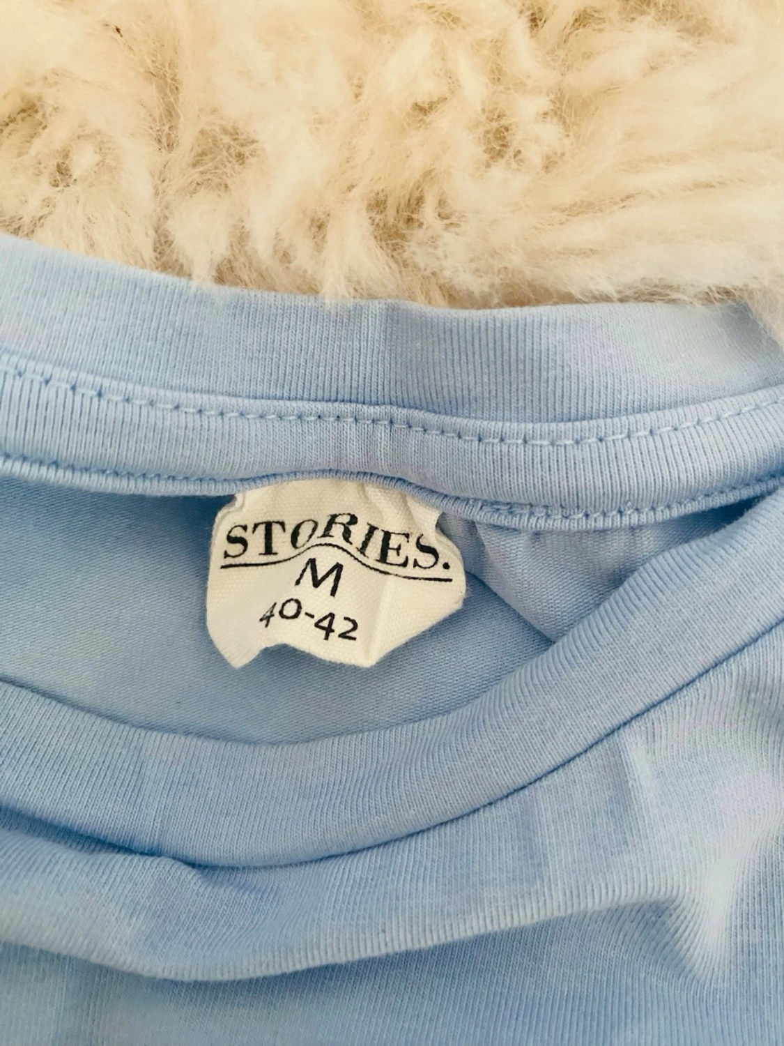 Ljusblå ärmlös topp med volang - 2