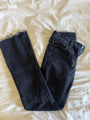 Svarta jeans - Svarta lågmidjade bootcut jeans från Zara
