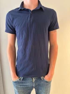 Hm piké - Hm piké! Stilrena och perfekta för dig. Ny pris=299 säljs för=99kr skick=9/10 (modellen är 181cm lång och väger 67kg) Tveka ej att höra av dig vid frågor eller funderingar!