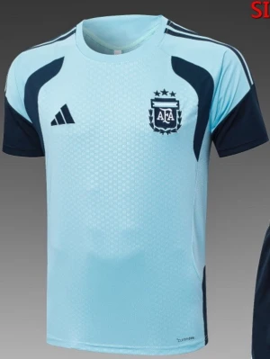 Argentina 2026 tränings Kit  - Ett Argentina tränings kit T-shirt + shorts med fickor! Storlek L passar även M, helt nytt
