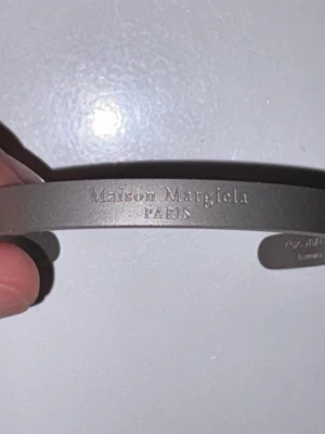 Maison Margiela armband - Snyggt och stilrent armband från Maison Margiela