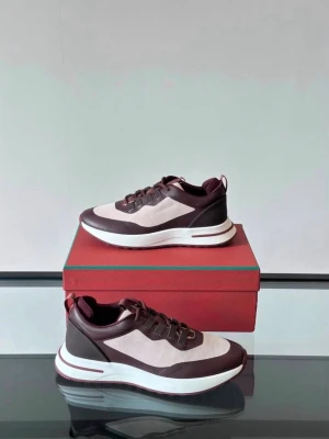Bruna och vita sneakers med chunky sula - Snygga sneakers i brunt och vitt med chunky vit sula och mörkbruna detaljer. Ovandelen är i mesh och syntetmaterial för en modern look. Skorna har låga skaft och klassisk snörning. Perfekta för dig som gillar stilrena och trendiga sneakers.