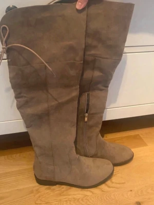 Höga boots  - Storlek 38 ! Knappt Andvänd , de är superfina ❤️