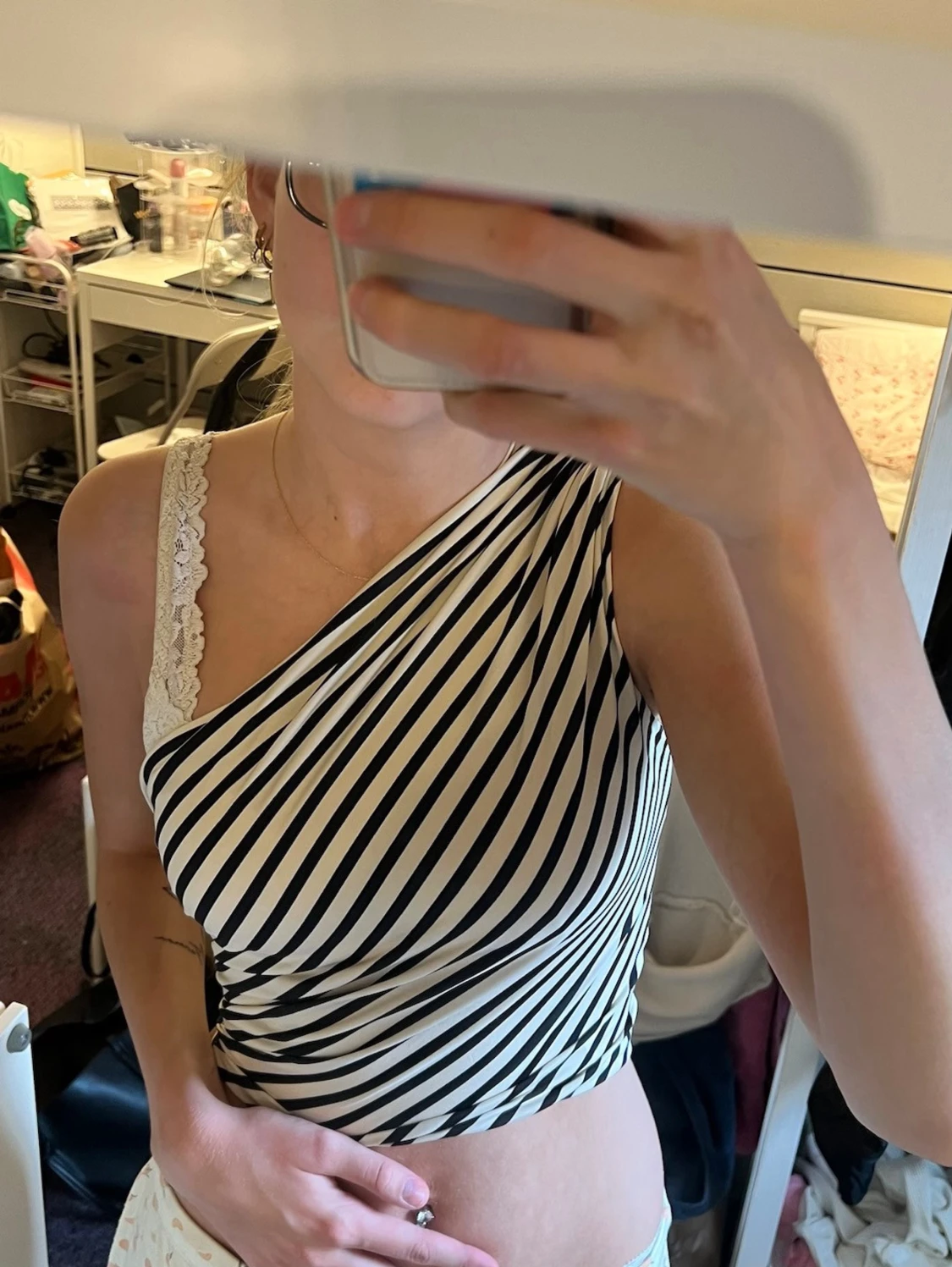 Randig one shoulder topp