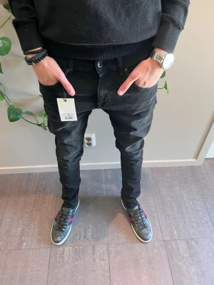 Tiger of Sweden jeans Nya - Helt nya jeans ifrån tiger of Sweden med prislappen kvar på. Storleken är W29 L32 i modellen slim. Kvitto kan visas privat