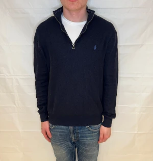 Ralph Lauren Prima Cotton Half Zip Blue Men's - Marin blå huvtröja i prima cotton, begagnad i mycket gott skick.