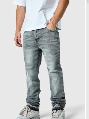 Lorenzo jeans - Helt nya stacked jeans mod grey från Lorenzo säljer pågrund av att de var för små när jag fick hem dem storlek 32 hör av er vid minsta fundering😀nypris 1200 kr 