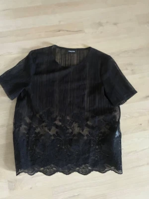 Spetts tröja  - Svart tröja, i fint skick aldrig använd storlek S