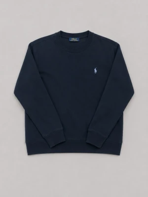 Polo Ralph Lauren Fleece - Snygg mörkblå tröja från Polo Ralph Lauren med rund hals och broderad logotyp på bröstet. Tröjan har långa ärmar och ribbade muddar vid ärmslut och nederkant. Perfekt för en stilren look. L MEN SITTER SOM M