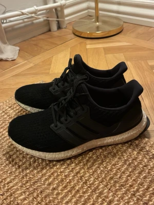 Adidas ultraboost - Adidas ultraboost storlek 42 , Äkta ✅ ,nypris cirka 2299kr ,skriv om ni har frågor pris kan diskuteras!