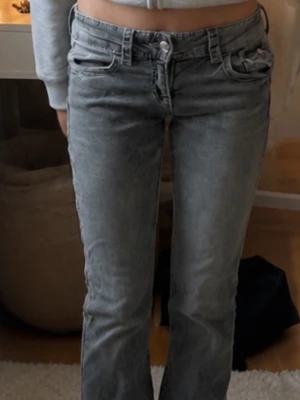 Grå jeans från Gina - Helt oanvända i storlek 158, originalpris 349