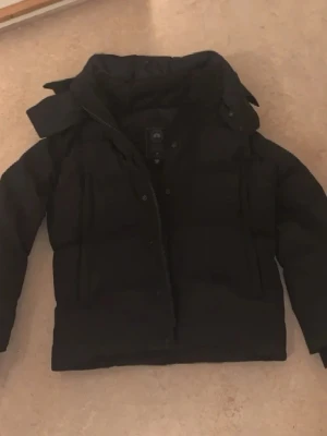 Canada Goose Wyndham  - Säljer en fin Canada Goose Wyndham. NFC✅