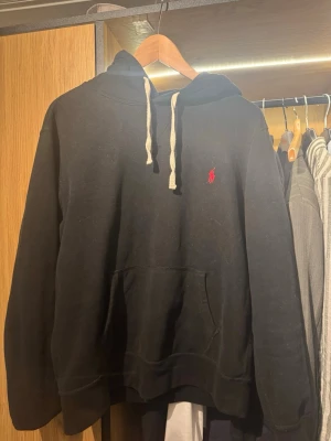 Ralph lauren - Bra skick och har andväns därför säljer jag den billigt!! Priset är hugget i sten 