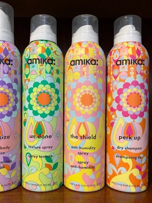 4x Amika hårsprayer och torrschampo - 4 x Amika hårprodukter. Helt nytt! Amika Perfect Plus Size Body Mousse 251ml Amika Un.Done Volym & Texture Spray 209ml Amika The Shield Anti Humidity Spray 223ml Amika Perk Up Dry Shampoo 232ml