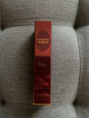 Dior Hypnotic Poison Eau de Toilette - Dior Hypnotic Poison Eau de Toilette  33ml. köpt här på plick men jag va ej nöjd. 
