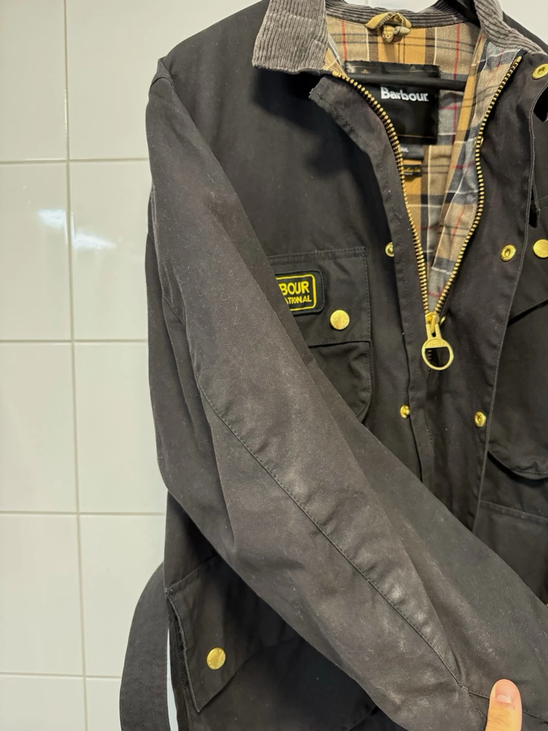 Svart vaxad jacka från Barbour - 4