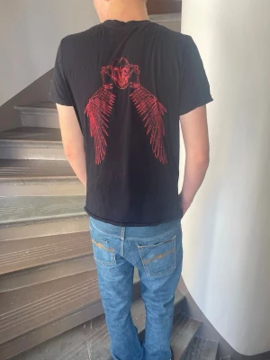 Zadig och Voltaire t-shirt - Zadig & Voltaire. Inga defekter. Modellen är 180cm 65kg och bär storlek s.   Fråga gärna frågor! (Kan gå ner mer i pris vid köp av bundles🤩)