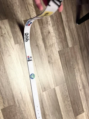 bälte - säljer nu detta bälte med speciella tryck på som passar till nästan allt.