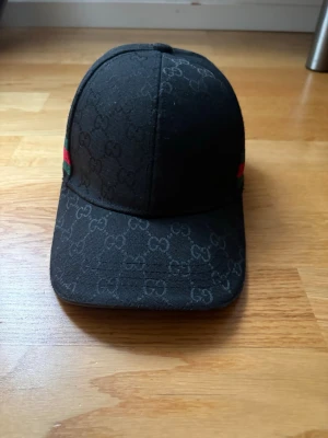 Zara keps - En svart Zara keps som är helt ny och som passar med allt