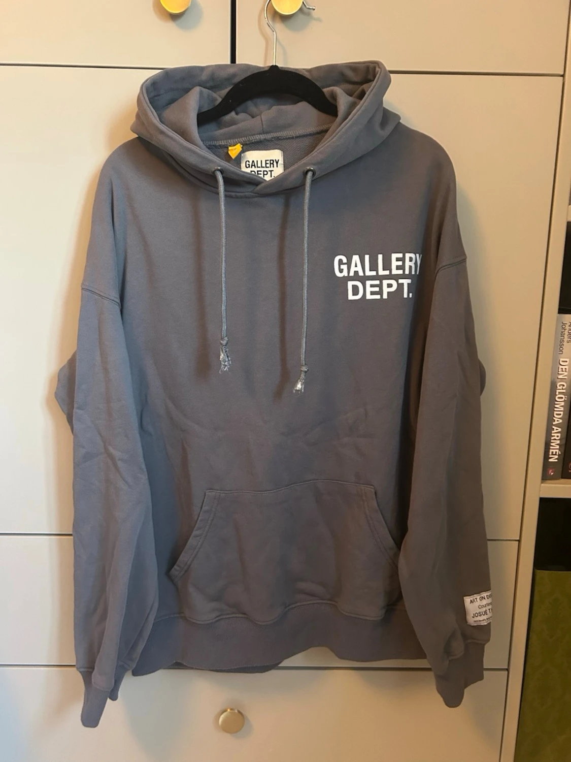 Grå hoodie från Gallery Dept.