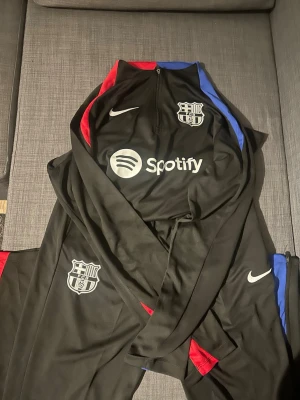 Barcelona tracksuit  - Helt ny och oanvänd, priset kan diskuteras vid snabbaffär 