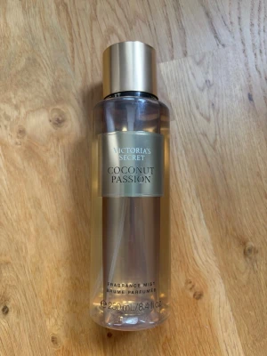 Coconut passion Victoria secret parfym  - Helt ny Victoria secret parfym