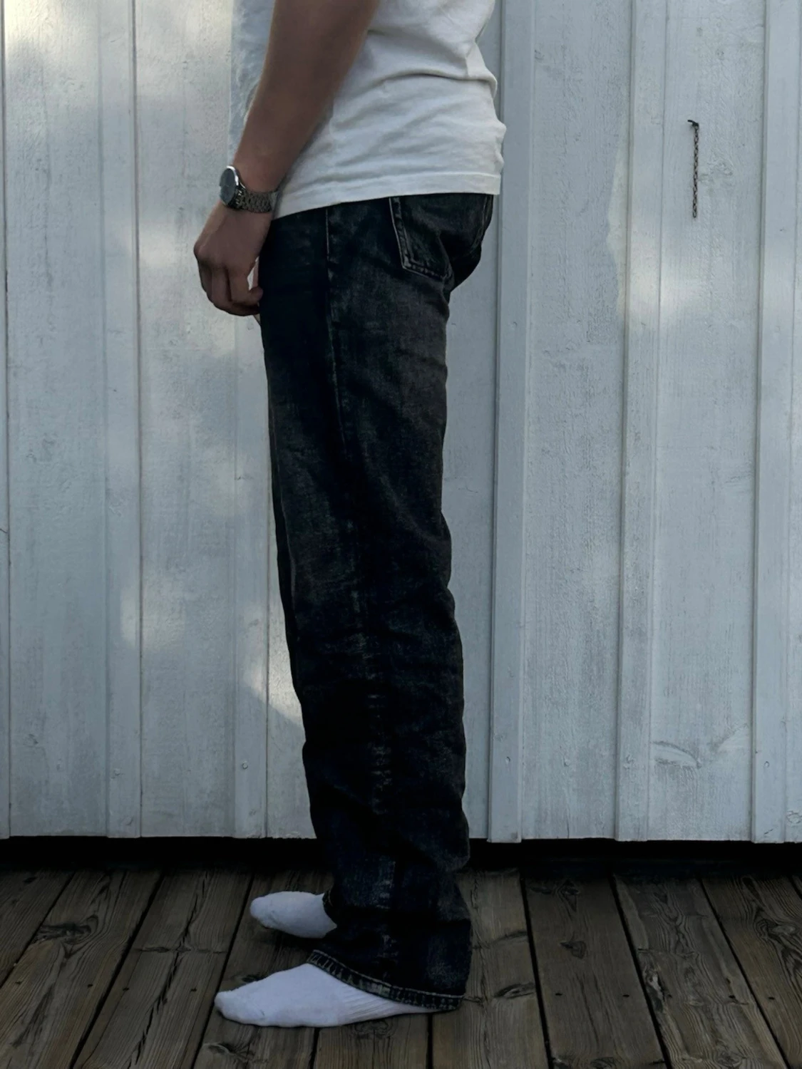 Svarta raka jeans med tvättad look - 1