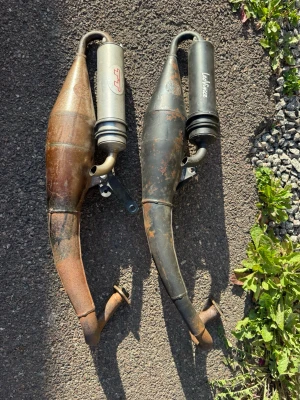 Två avgassystem till moped - Avgasrör till liggande minerelli, ena är leovince och andra är ett tt rör 700kr st