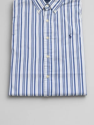 Polo Ralph Lauren Classic Fit Skjorta – Blå/Vit Randig - Klassisk och stilren Polo Ralph Lauren oxfordskjorta i blå och vita ränder. Skjortan har den ikoniska polo-spelaren broderad på bröstet och den välkända Polo Ralph Lauren-loggan i nacken. •  Button-down krage •  Klassisk passform •  Mjuka, vita knappar •  100% bomullsoxford •  Ikonisk polo-spelare i mörkblått Skjortan är i mycket fint skick och ser ut som ny. En tidlös favorit som passar både till jeans och mer uppklätt – en riktig klassiker i garderoben.