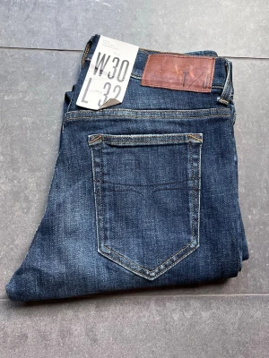 Tiger of Sweden jeans nya - Helt nya jeans ifrån tiger of Sweden med prislapparna kvar på. Storleken är w30 L32 och i modellen slim. Kvitto kan visas privat 
