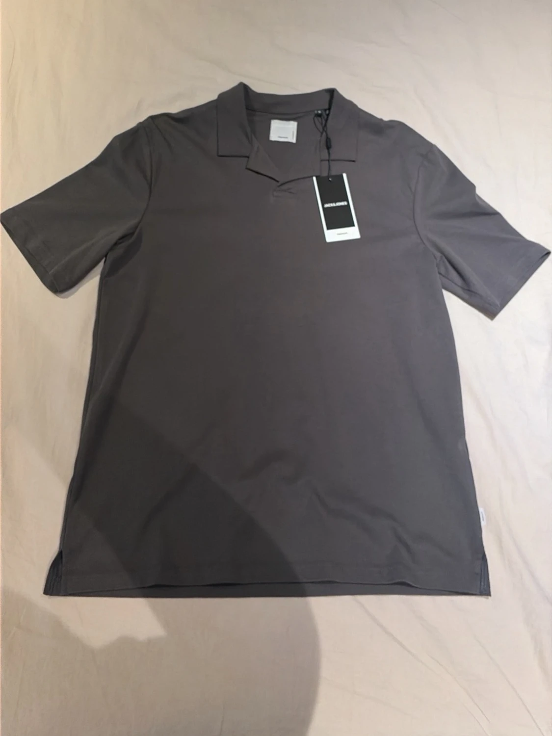Mörkgrå pikétröja från Jack & Jones