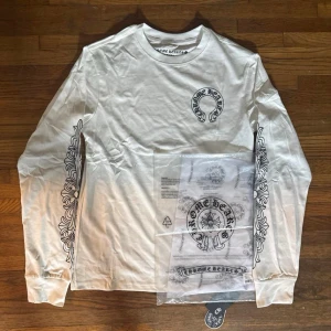 Chrome hearts longsleeve - Chrome hearts longsleeve perfekt skick inga defekter 10/10, fraktar inom 24H🚚