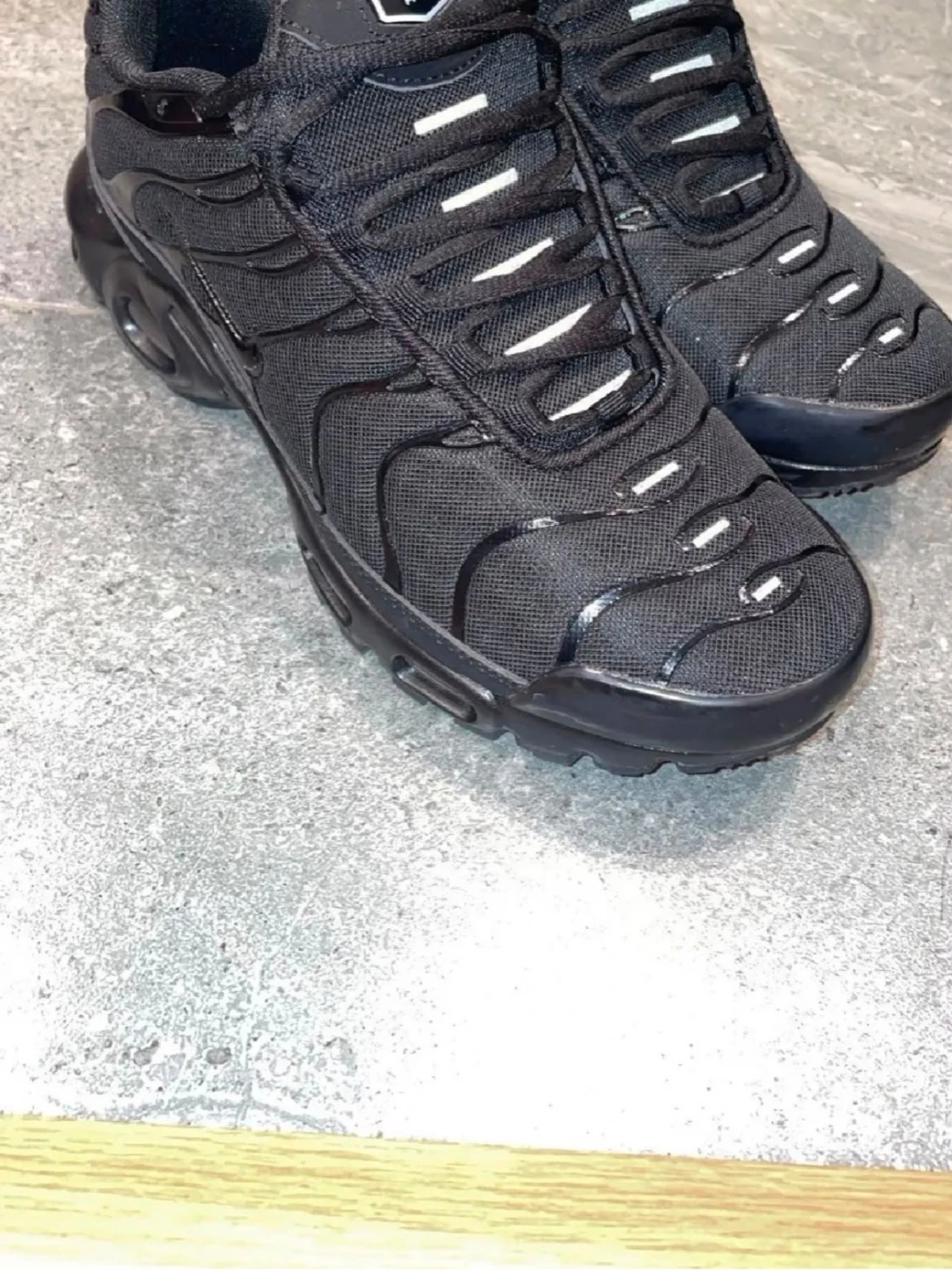 Nike Air Max Plus helsvarta sneakers - 2