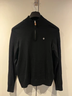 Morris half zip - Använt någon enstaka gång, säljer då den har lite för tight passform för mig annars inget fel.