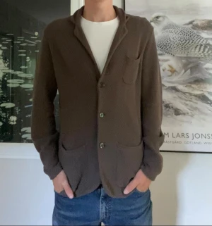 Brun stickad kofta Massimo Dutti - Säljer en brun stickad kofta från Massimo Dutti.