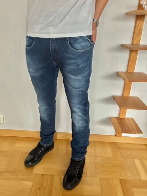 Replay ANBASS jeans  - Replay ANBASS jeans herr| pris:499kr| storlek:W32 L32| skick:9,8/10| hör av dig vid minsta lilla fråga eller fundering|