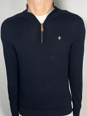 Morris merinoull halfzip - 👕 Plagg: merinoull halfzip                                                            📏 Storlek: M                                                                🏷️ Märke/Modell: Morris                                                     ✨ Skick: Fint skick                                                         💬 Vid frågor är det bara att skriva!                                                                                          🛍️ Gramenti