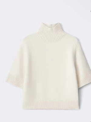 Stickad polo tröja  - Helt oanvänd tröja från Gina I strlek m, säljer då jag inte passar i fen