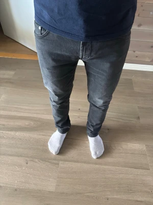 Dondup jeans  - Storlek 34, 5/5 skick. Hör av er vid funderingar. Billigare vid snabbaffär// Milton