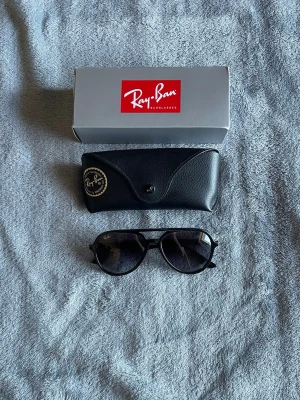 Rayban Cats 5000 - Tja! Säljer ett par brillor då jag inte använder dom alls. Skriv vid funderingar 