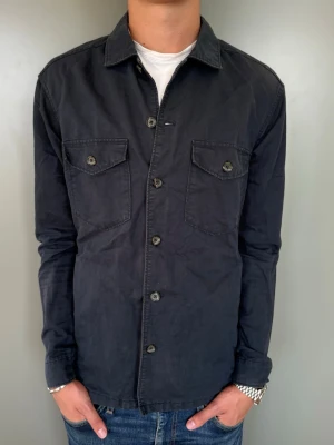 East West Overshirt - Storlek: L | Skick:10/10 | Nypris: 1199kr
