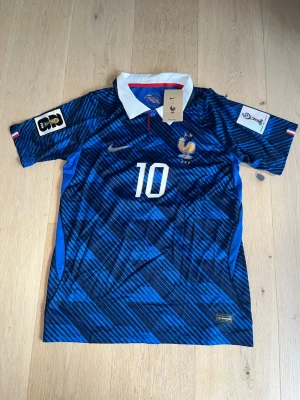 Kylian Mbappe Jersey - Kylian Mbappe Jersey France. Size M