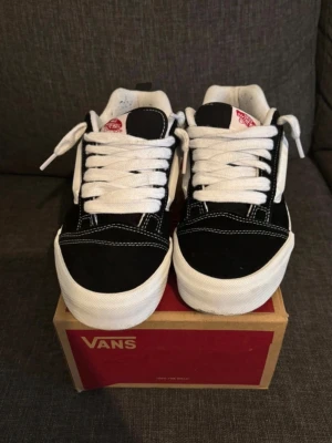 Vans skor - Skorna är endast använda fåtal gånger och är därför i nästan nyskick bara minimala spår av användning. Säljer pga att de är lite för stora på mig.