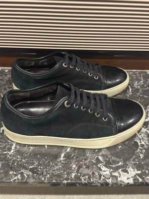 Lanvin Cap toe storlek 40 - Riktigt fräscha Lanvins som nästan ser helt nya ut. Inga defekter.