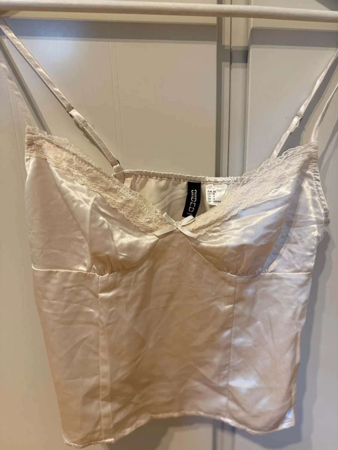 Champagnefärgad satin linnetopp - 1