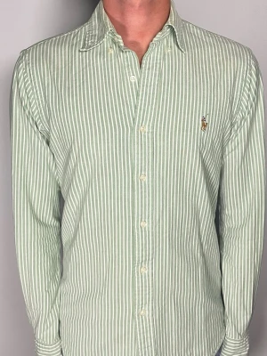 Ralph Lauren skjorta - 👕 Plagg: Skjorra                                                               📏 Storlek: S                                                               🏷️ Märke/Modell: Ralph Lauren slim Fit                                   ✨ Skick: Fint skick                                                        💬 Vid frågor är det bara att skriva!                                                                                          🛍️ Gramenti