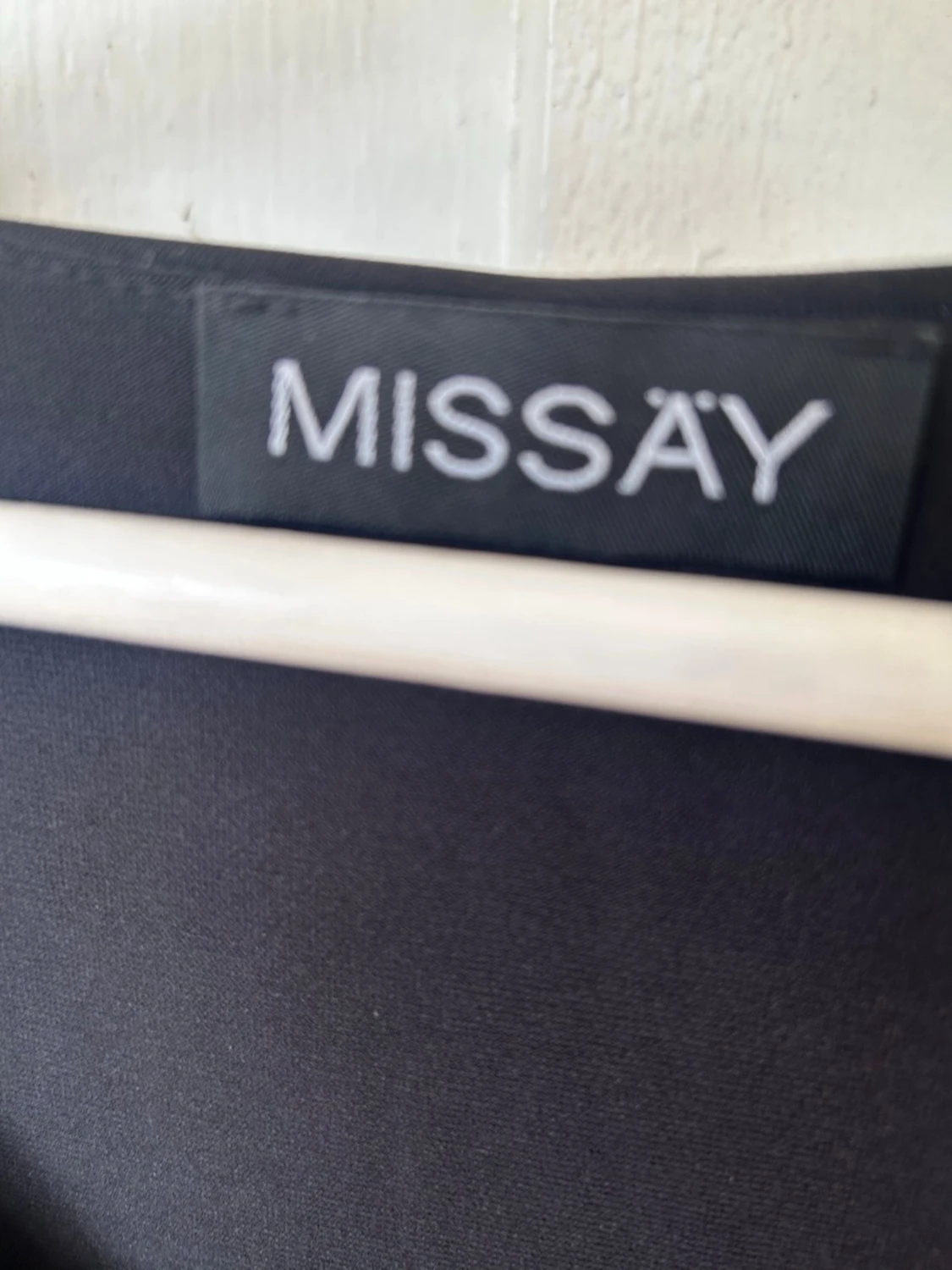 Svart topp med volang från Missay - 2
